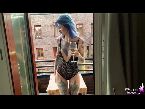 ❤️ دختر فوق العاده ای که با آب دهان می مکد و با شور و شوق زیر آسمان باز می مکد ️❌ سوپر سکس در ما ❤